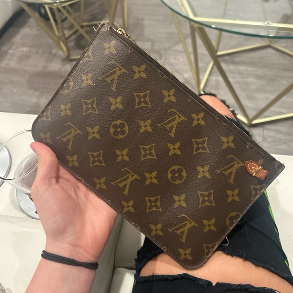 Louis Vuitton clutch - Picture 1 of 7